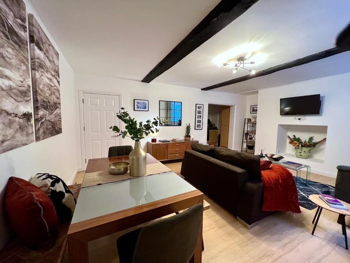 Superbly Located 2 Bedroom Luxury Apartment Бат Екстер'єр фото