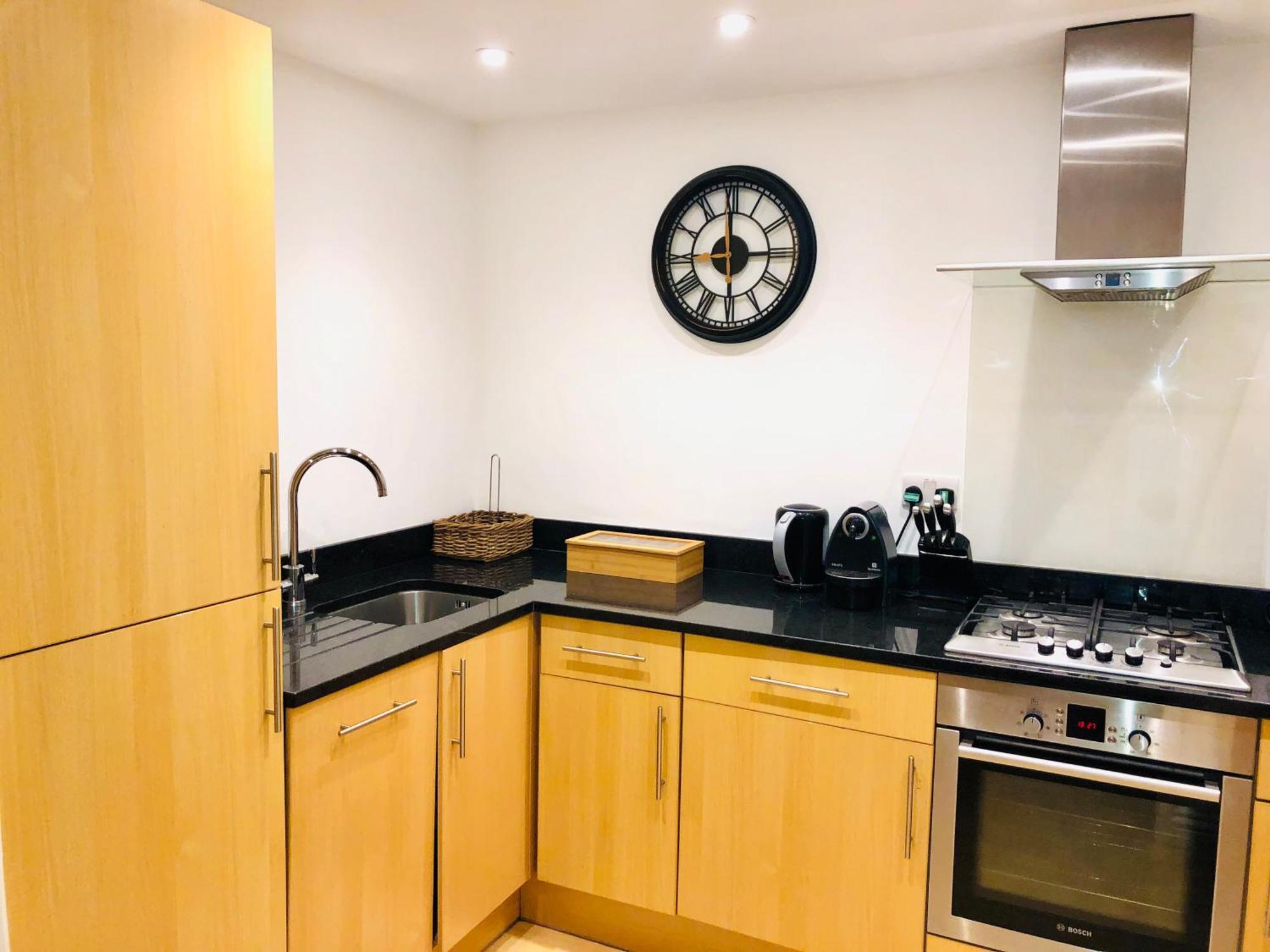 Superbly Located 2 Bedroom Luxury Apartment Бат Екстер'єр фото
