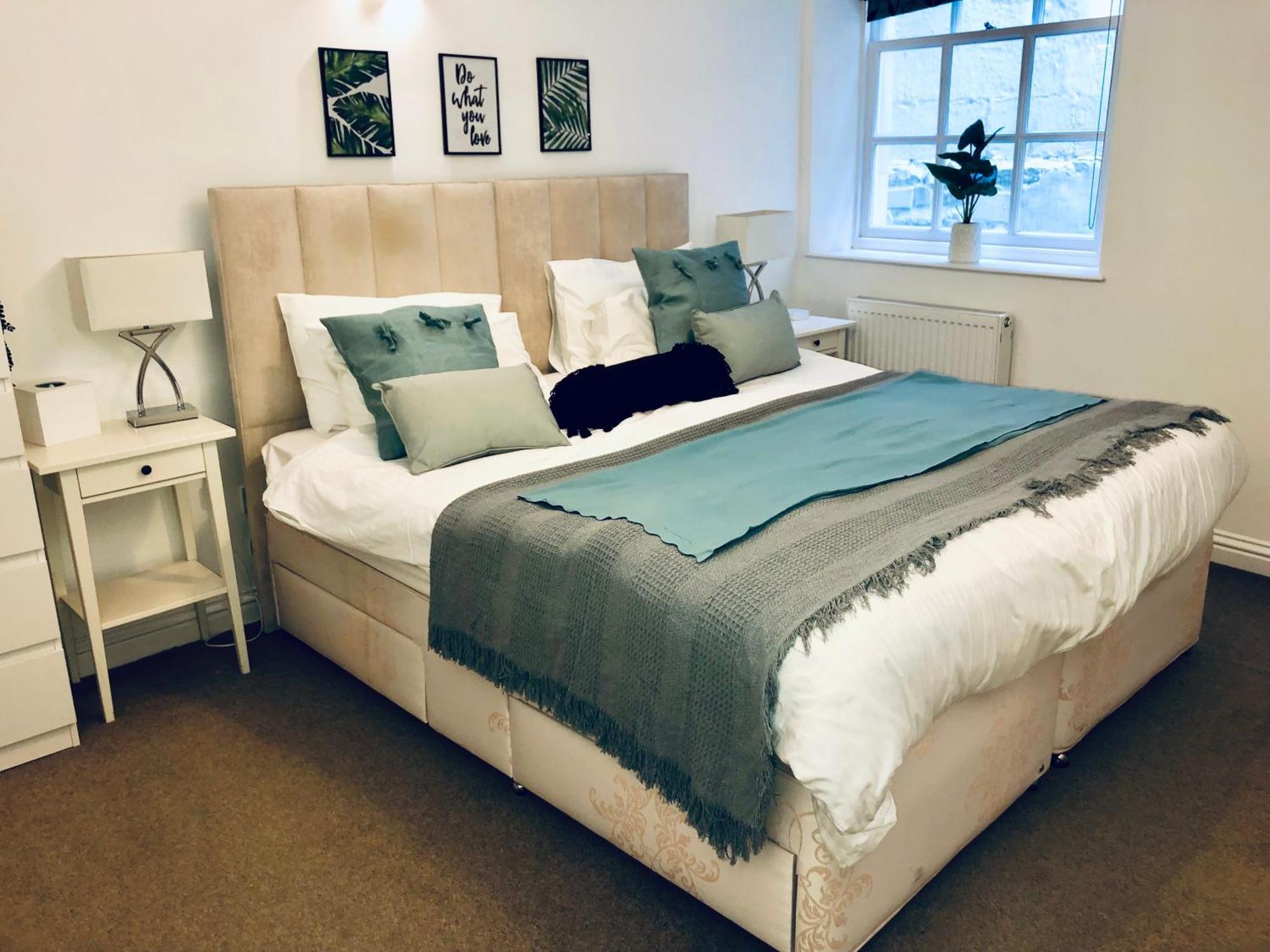 Superbly Located 2 Bedroom Luxury Apartment Бат Екстер'єр фото